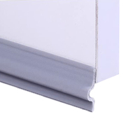 Bande d'étanchéité de porte flexible en mousse de caoutchouc PU anti-poussière, coupe, résistante aux intempéries, anti-insectes, insonorisante pour bois