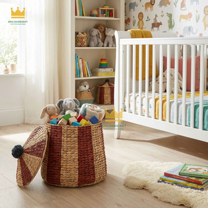 Cesta de mimbre natural con lindas rayas de jacinto de agua, hecha en Vietnam, que incentra a los niños a mantener sus habitaciones limpias. - Product Image 6