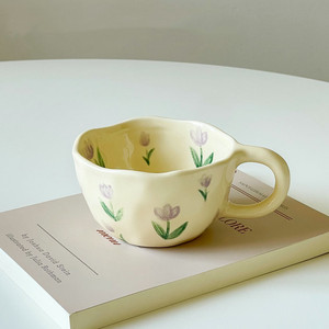 Taza de Café de Cerámica Irregular Hecha a Mano con Flores Bajo la Esmalte, Taza de Cereza - Product Image 5
