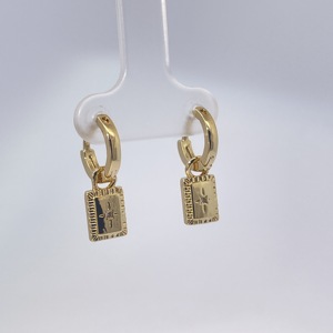 Pendientes de Aro Cuadrados de Latón Chapado en Oro de Moda Tianyu Gems con Diseño de Moneda y Circonita - Product Image 3