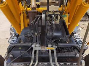 รถตักล้อยาง JCB สีเหลือง มือสอง เครื่องจักรก่อสร้าง พร้อมระบบไฮดรอลิก เครื่องยนต์ เกียร์ ปั๊ม มอเตอร์ น้ำหนัก 10300 กก. ใช้งาน 0-2000 ชั่วโมง - Product Image 4