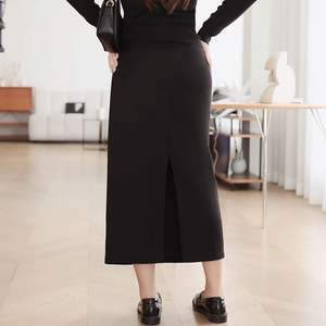 Jupe longue en maille unie noire pour femme Runqi N8774, grande taille, style OL, avec fente arrière droite, collection automne - Product Image 5