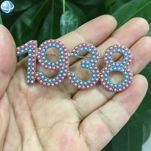 Spilla a due strati con perle blu e rosa intarsiate JJOA 1938, ispirata a Jack and Jill of America, per gioielli e decorazioni di abbigliamento - Product Image 1