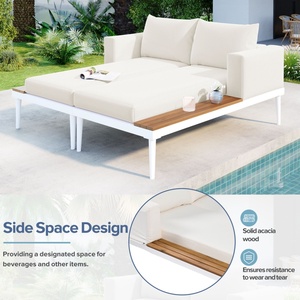 Chaise longue d'extérieur 2-en-1 rembourrée en rotin beige avec plateau en bois et structure métallique pour terrasse et bord de piscine – Offre Spéciale - Product Image 4