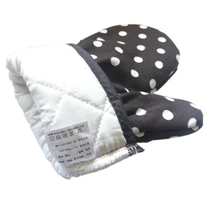 Guantes para horno de 28 cm resistentes al calor para hornear y usar en el horno con diseño de lunares - Product Image 3
