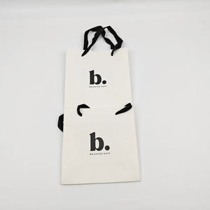 Sacs cadeaux en carton de luxe avec poignées pour vêtements et chaussures, logo personnalisé, matériaux recyclés, vente en gros - Product Image 6