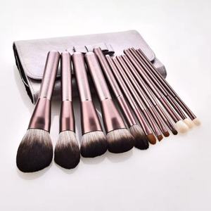 Juego <span class=keywords><strong>de</strong></span> Brochas <span class=keywords><strong>de</strong></span> Maquillaje Profesionales <span class=keywords><strong>de</strong></span> Alta Calidad, Serie Personalizada OEM, Color Morado, Fibra Suave, Cobertura Equilibrada, Efecto Difuminado - Product Image 1