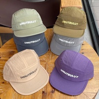 Casquette de randonnée sportive à 5 panneaux en nylon imperméable à séchage rapide avec logo personnalisé et visière plate