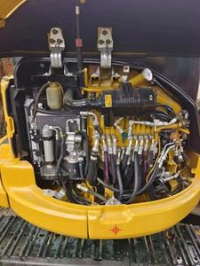 Mini-excavatrice hydraulique sur chenilles d'occasion Caterpillar 303.5 CAT 303.5 de 3 tonnes et 3,5 tonnes d'origine japonaise avec accessoires tarière et brise-roche - Product Image 5