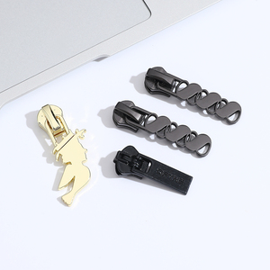 Glissières de fermeture éclair personnalisées en alliage de zinc étanche avec logo sur mesure pour sacs, chaussures et vestes - Product Image 3