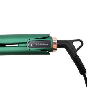 Plancha de <span class=keywords><strong>pelo</strong></span> brillante de fuente eléctrica de hierro plano de salón chapada en titanio profesional de alta calidad para hombres para el hogar RV Hotel - Product Image 6