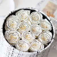 Vente en gros de roses blanches et noires préservées, faites à la main, de luxe, pour la Saint-Valentin, la remise des diplômes, en boîte, couleur durable, emballées dans une boîte