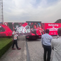 Camion publicitaire mobile LED couleur pleine face JCT E-3SF18 P5 à 3 faces pour les centres commerciaux en plein air, les magasins de détail, les écrans >6500cd/