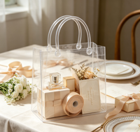 Sac fourre-tout en PVC transparent avec poignée carrée rigide, logo et couleur personnalisés pour les cadeaux de mariage, les cosmétiques, les emballages floraux pour fêtes