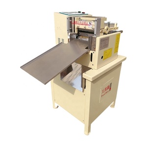Machine de découpe automatique de haute qualité pour élastiques et bandes de caoutchouc, largeur de coupe 165 mm, avec engrenage central pour l'habillement (Bois) - Product Image 1