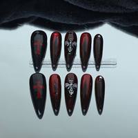 Uñas artificiales hechas a mano, Ojo de gato rojo Cruz tridimensional pintada a mano, fábrica reutilizable de alta calidad al por mayor.