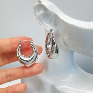 Pendientes de Aro Geométricos, Chapados en Oro de 18K, Acero Inoxidable, Impermeables y Antialérgicos, Estilo Clásico, Joyería de Moda - Product Image 1