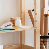 Offre Spéciale Table d'étude en bois pour enfants Montessori avec étagère de rangement Mobilier de chambre au design moderne pour enfants pour l'école et l'hôtel
