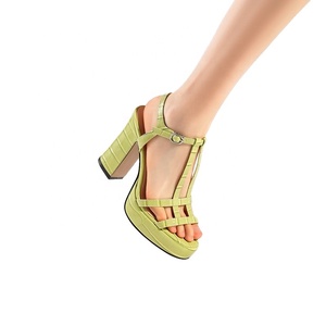 Sandalias de <span class=keywords><strong>Plataforma</strong></span> con Tacón Alto y Correa en T para <span class=keywords><strong>Mujer</strong></span>, Moncheer, Sexys, Cómodas para Invierno, con Tacón Grueso y Hebilla Ajustable, Diseño Brillante con Estampado de Cocodrilo - Product Image 1
