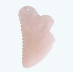 Piedra de cuarzo rosa gua sha con dientes - Product Image 1