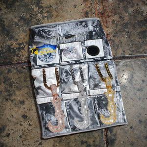 Pendentif Lettre Initiale Unisexe en Argent Sterling 925 Plaqué Rhodium avec Moissanite Sertie Griffe, Style Hip Hop Cursive - Product Image 3