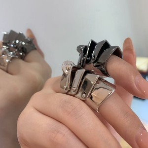 <span class=keywords><strong>Anillo</strong></span> <span class=keywords><strong>de</strong></span> Armadura <span class=keywords><strong>de</strong></span> Saturno <span class=keywords><strong>de</strong></span> Cuatro Secciones Chapado en Oro Versión <span class=keywords><strong>NANA</strong></span> <span class=keywords><strong>de</strong></span> Alta Calidad <span class=keywords><strong>de</strong></span> la Reina Madre Xizi, Joyería para Parejas, Personaje Femenino <span class=keywords><strong>de</strong></span> <span class=keywords><strong>Anime</strong></span> - Product Image 1