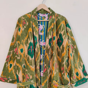 Robe kimono en velours de luxe pour femmes avec imprimé animal de la jungle, col en V, manches longues, longueur totale, manteau d'hiver pour les événements nuptiaux - Product Image 1