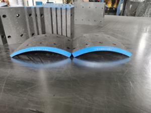 ブレーキライニング19150 19151 10穴自動車ブレーキ部品半金属ドラムブレーキ靴用トラック用 - Product Image 3