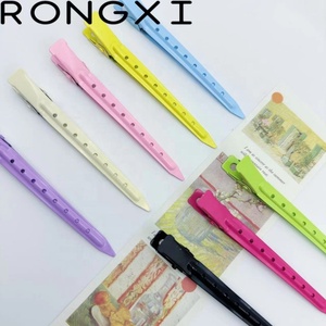 Nuevas Pinzas para <span class=keywords><strong>Rizos</strong></span> <span class=keywords><strong>de</strong></span> Cabello, Pinzas Metálicas <span class=keywords><strong>de</strong></span> 9 cm con 8 Agujeros para Peluquería, Accesorios <span class=keywords><strong>de</strong></span> Salón, Pinzas para Seccionar el Cabello, Herramientas para Extensiones <span class=keywords><strong>de</strong></span> Cabello - Product Image 1