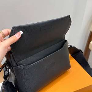 Top-Ranking Rindsleder-Umhängetaschen für Herren, Marken-Unterarmtaschen, Luxus-Crossbody-Taschen, Designer-Herrentaschen Inspiriert - Product Image 2