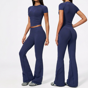 Completo Fitness Coordinato in <span class=keywords><strong>Lycra</strong></span> a Maglia Senza Cuciture: <span class=keywords><strong>Top</strong></span> Corto Raglan a Maniche Corte e Leggings a Vita Alta Svasati, Morbidi ed Elasticizzati - Product Image 1