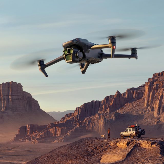 Mavic 3 Pro Camera Drone 4/3 CMOS Hasselblad Camera 48MP Telephoto Lens 43Min Flight Time O3+ Transmission