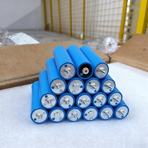 แบตเตอรี่ลิเธียมแบบชาร์จได้ รุ่น 40135 Long Life 3.2V 20AH LFP 4000 รอบการใช้งาน สำหรับยานยนต์ไฟฟ้า โดรน และยานพาหนะ - Product Image 1