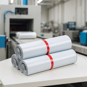 Bolsa de Envío Impermeable 40x55 Blanca, Reforzada, con Asa Personalizada, Embalaje para Mensajería con Impresión de Logotipo - Product Image 1