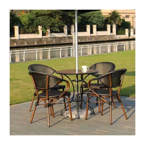 Set da Pranzo per Esterni in <span class=keywords><strong>Vimini</strong></span> Resistente alle Intemperie, Tavolo Rotondo in Vetro <span class=keywords><strong>e</strong></span> 4 Poltrone, Arredamento Rustico da Giardino - Product Image 5