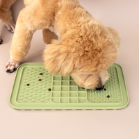 Bols à alimentation lente Pet Calming Dog Treat Mat Perfect Dog Licking Mat Conception antidérapante Silicone OPP Sac Fourni Stockage des aliments 2 Pcs