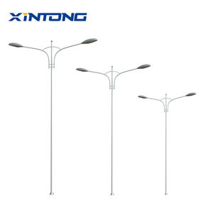 Poteau d'éclairage public carré en acier galvanisé à double bras pour zones autoroutières, hauteurs personnalisables de 4m à 12m, étanche et haute luminosité - Product Image 1