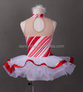 Costume de scène pour filles avec des rayures rouges <span class=keywords><strong>et</strong></span> blanches, des accents en fourrure <span class=keywords><strong>et</strong></span> une jupe <span class=keywords><strong>tutu</strong></span> pour la danse - Product Image 3