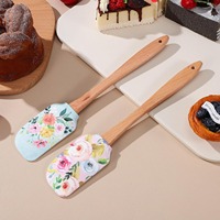Vente en gros de spatule en silicone pour la cuisson Spatule de qualité alimentaire avec manche en bois Outils de cuisine pour gâteaux Grattoir de cuisson