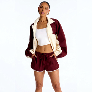 Veste coupe-vent légère pour femme, couleur bordeaux et crème, avec short de course assorti à cordon de serrage, ensemble deux pièces - Product Image 1