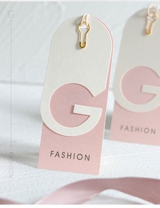 Papel Accesorios de ropa Fábrica Etiqueta colgante personalizada Logotipo en relieve Papel blanco mate Etiqueta colgante de ropa - Product Image 5