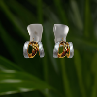 Pendientes Huggie Geométricos de Acero Inoxidable, Chapados en Oro PVD, Joyería de Moda Sostenible y Resistente