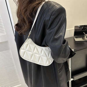 Hot selling new retro casual handbag, fashionable and trendy women's shoulder bag - Product Image 1