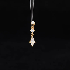 Pendiente individual de Plata de ley 925 chapado en oro de 18K, minimalista, con borla de cadena de 3mm, diseño de cometa, circonita, estrella y piedra lunar, con parte trasera plana y cierre de rosca. - Product Image 3