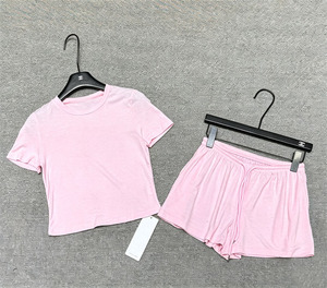 Conjunto de Dos Piezas Personalizado con Logotipo para Mujer, Camiseta Corta de Cuello Redondo y Manga Corta, Pantalones Cortos con Cordón, Múltiples Colores, Ropa Informal de Seda - Product Image 4