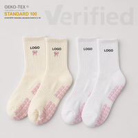 Chaussettes de sport et de yoga pour femmes et jeunes filles, avec logo personnalisé OEM, en coton, antibactériennes, respirantes, antidérapantes, à revers, pour l'automne