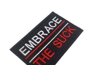 ブラック生地レッドレターラベル刺繍パッチ<span class=keywords><strong>EMBRACE</strong></span> <span class=keywords><strong>SUCK</strong></span>アウトドア戦術ラベルTシャツ帽子バッグ用縫い付けパッチDIY - Product Image 6