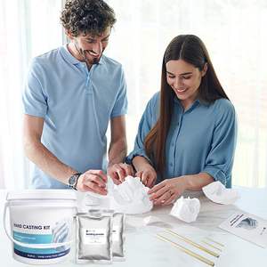 <span class=keywords><strong>Kit</strong></span> <span class=keywords><strong>de</strong></span> <span class=keywords><strong>moulage</strong></span> à mains d'anniversaire <span class=keywords><strong>de</strong></span> vacances <span class=keywords><strong>Kit</strong></span> <span class=keywords><strong>de</strong></span> <span class=keywords><strong>moulage</strong></span> à la <span class=keywords><strong>main</strong></span> 3D pour couples <span class=keywords><strong>Kit</strong></span> <span class=keywords><strong>de</strong></span> moules à mains souvenir pour adultes - Product Image 1