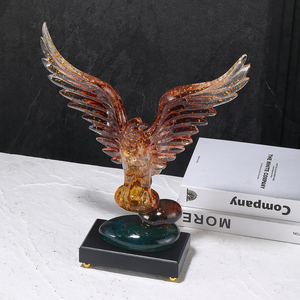 Статуэтка орла из смолы «Великая амбиция»: художественная роспись аэрографом, декор для дома, гостиной, прихожей, ТВ-тумбы, кабинета, офиса, предмет искусства и ремесла - Product Image 4