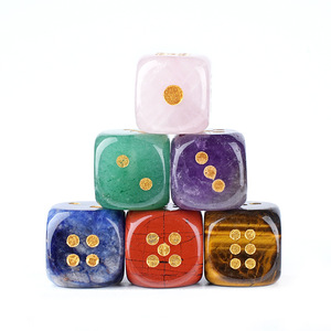 Dado de juego de mesa de piedra semipreciosa de 15 mm con esquinas redondeadas grabadas con láser, estilo Europa América, de ágata de cristal natural Redi - Product Image 4